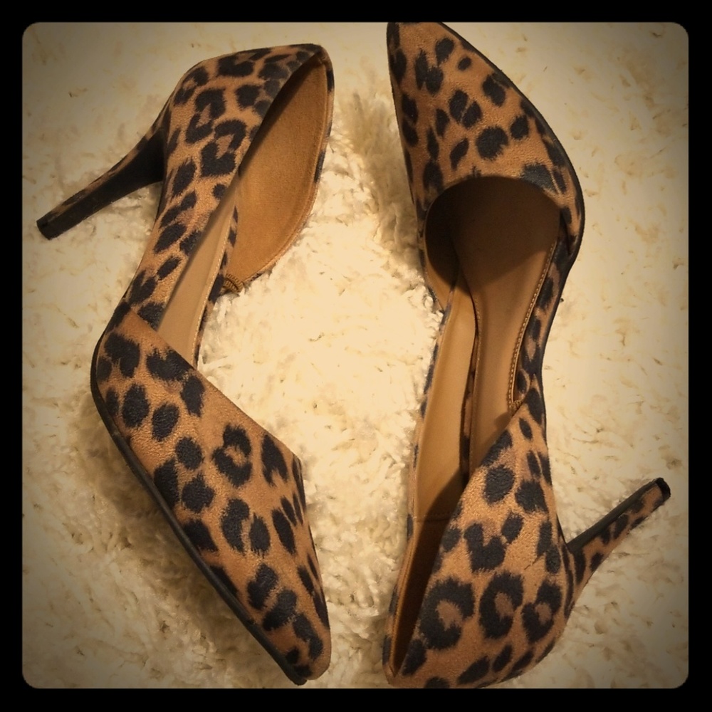 OLD NAVY LEOPARD FAUX FUR POINTED TOE HEELS, 6